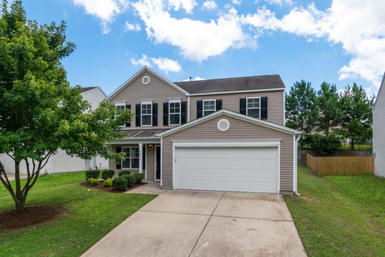 Vinyl Siding Cost in 2026: Full Price Breakdown & ROI Guide